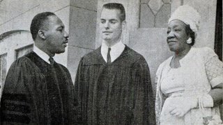 Martin_Luther_King,_Henry_Elkins,_and_Alberta_Williams_King_at_Ebenezer,_1962
