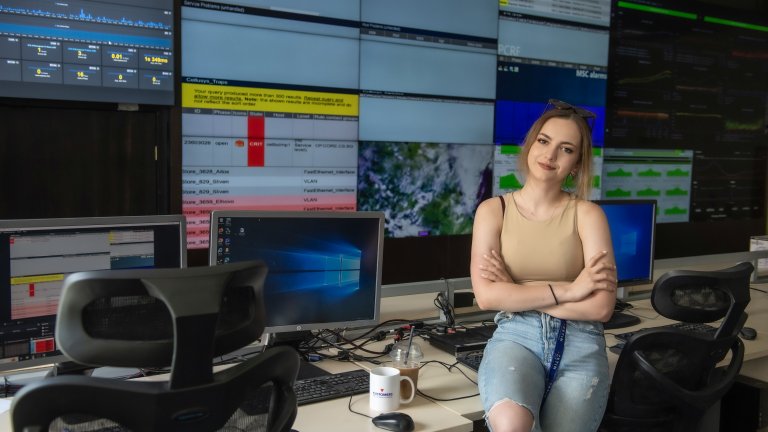 Юлиана Младенова и NOC екипът на CETIN