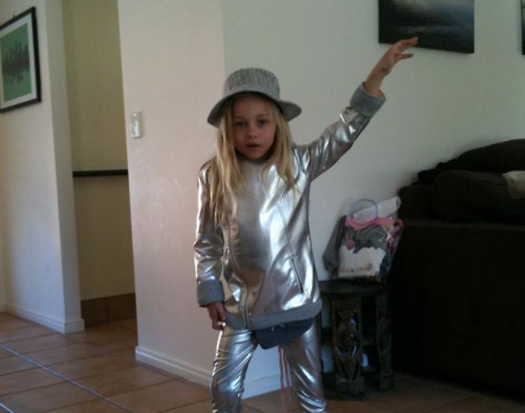 Майката поръчала на таткото да купи \\\\\\\\\\\\\\\\\\\\\\\\\\\\\\\"хубави дрехи\\\\\\\\\\\\\\\\\\\\\\\\\\\\\\\", като излизат с дъщеря им на пазар. Е, това бил резултатът