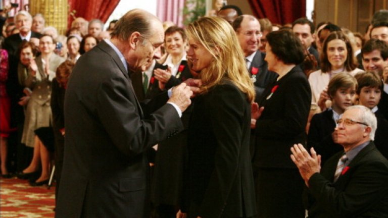 Жак Ширак награждава Моресмо с ордена на Почетния легион през 2007