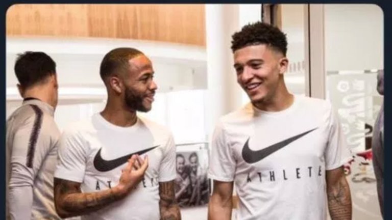 Стърлинг и Санчо са добри приятели.