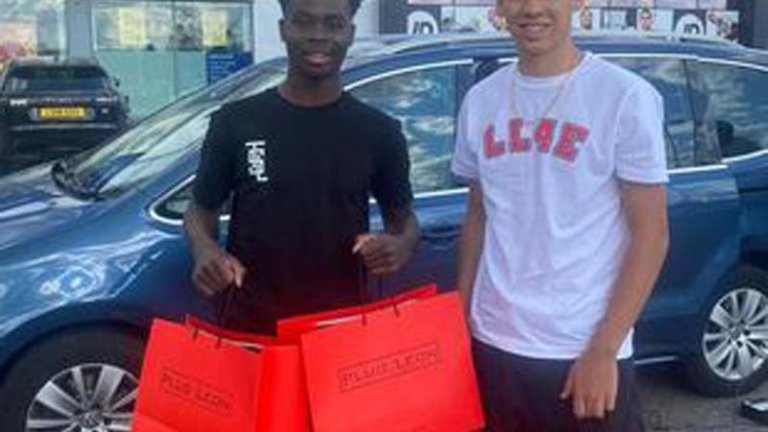 16-годишният бизнесмен, който доставя дефицитни стоки на футболните звезди и трупа богатство