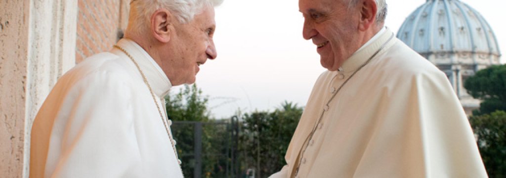 Pope Benedict welcomes Pope Francis
