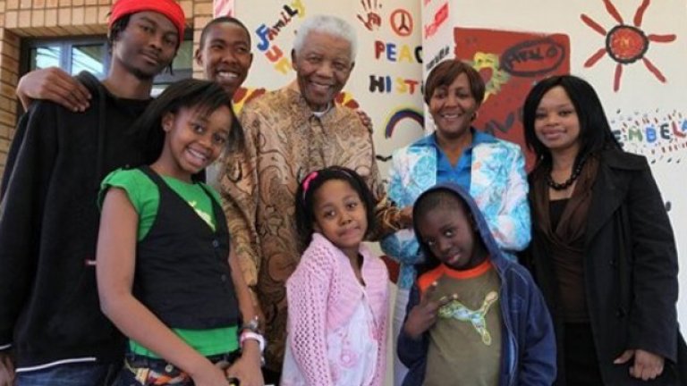 Нелсън Мандела навършва 95 години, празнува в болница