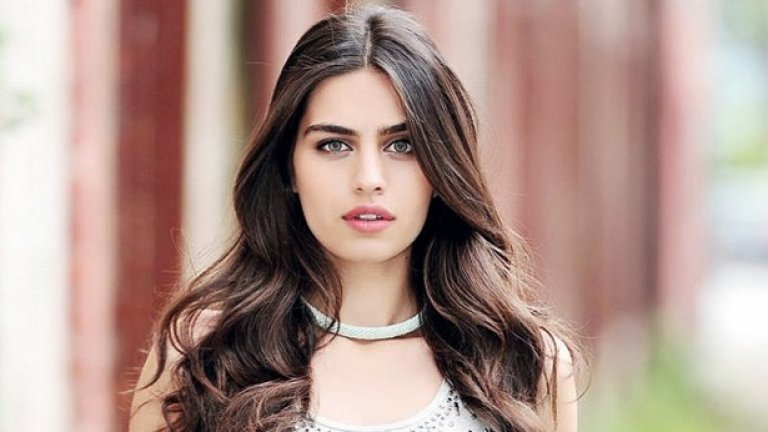 Дали "Мис Турция" Амине Гюлше е виновна за спада на формата на Месут Йозил?