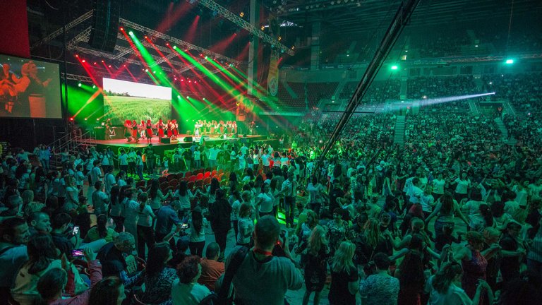 Над 8000 българи на концерт в подкрепа на Мадарския конник