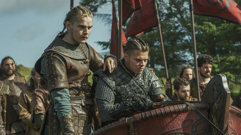Vikings (сезон 5)

Историческата продукция на History Channel се превърна в изненадващ хит. Легендата за Рагнар Лотброк и неговите синове оживя в сериала, който запознава зрителите с елементи от културата и историята на викингите, примесени с интересни персонажи, интриги, предателства и зрелищни битки из цяла Европа. Петият сезон продължава тази традиция и определено сме доволни, че "Викинги" отново е на екран. За разлика от други сериали, той все още не се е изчерпал, а дори напротив - освежен е с нови герои.
