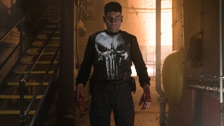 Наказателят от The Punisher (“Наказателят”)
Той е ветеран, който се връща от война само за да стане свидетел на това как семейството му е убито от престъпници. Във вариантите на историята детайлите леко се различават, но едно е общото - след травмиращото преживяване Франк Касъл, както е истинското му име, обявява война на престъпния свят и тръгва по стъпките на кървавото си отмъщение. Това му коства здравето му, но нито рани от куршуми, нито такива от нож, нито дори счупвания, могат да спрат Наказателя по пътя към следващата му жертва, която е лишена от правото на "справедлив съдебен процес", а вместо това се сблъсква с последствията от действията си в неговите окървавени ръце.