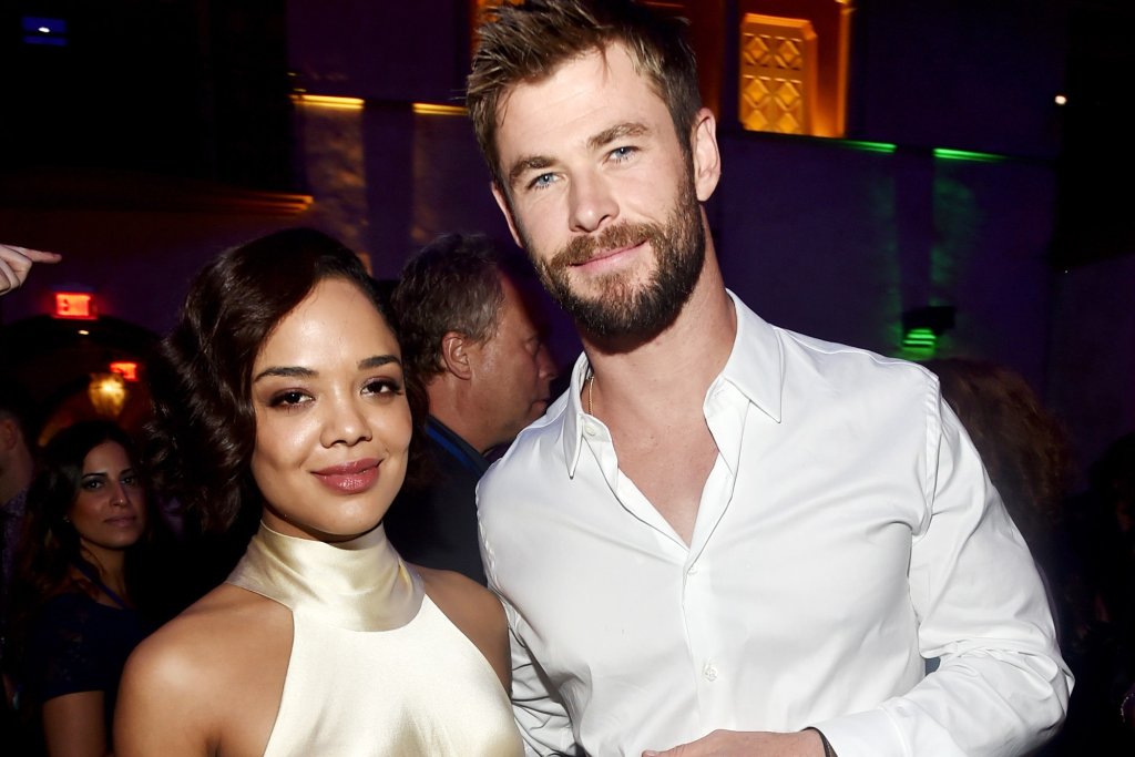 t-Tessa-Thompson-Chris-Hemsworth-Men-in-Black