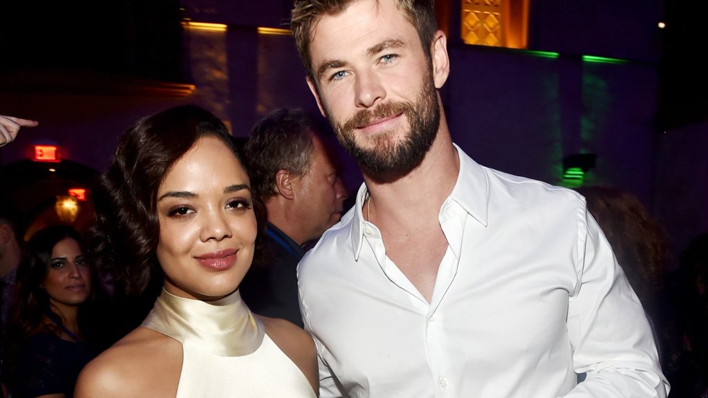 t-Tessa-Thompson-Chris-Hemsworth-Men-in-Black