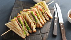 Сякаш ги е писал телетъбис, снабден ненадейно с изкуствен интелект