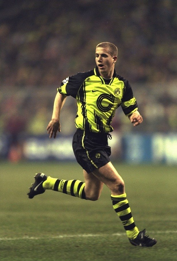 Ларс Рикен, Дортмунд срещу Ювентус, 1997 г.
Той влезе като резерва в средата на второто полувреме и с първото си докосване наниза гол от 30 метра. Това бе първо попадение от резерва на финал в турнира! Дортмунд спечели с 3:1. 
