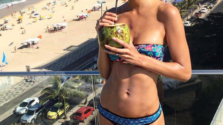 Дани Алвеш има славата на плейбой, но дългогодишният играч на Барса от известно време се е спрял на бразилския модел Джоана Санс - и изглежда не е сгрешил