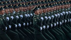 С около 2 милиона души във въоръжените сили на Китай, може би мислите, че историята на един човек, който не може да поеме строгостта на военния живот, не би ангажирала националното внимание