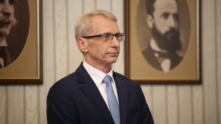 Премиерът ще измести президента като ръководител на делегацията, докато кабинетът отмени някои решения на служебното правителство в отбраната