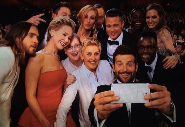 След тази паметна селфи снимка на актьори от вечерта на американските "Оскари", жанрът "селфи" се канонизира