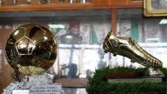 Музеят на ЦСКА е приютил "Златна топка" и "Златна обувка", спечелени от един  и същ човек - Христо Стоичков. Само още петима, и то все признати за велики, са правили този "златен дубъл" с индивидуални призове.