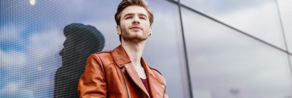 Латвия - Justs
21-годишният Justs започва кариерата си като уличен музикант в Рига. Сега младият певец спечели националните квалификации с песента "Heartbeat, "
създадена от миналогодишния представител на страната в "Евровизия" - Амината.