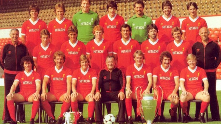 А каква машина бе само! Ливърпул от сезон 1981-82 г., с Ръш, Далглиш, Сунес, Макдърмът, Лий, Уилън... На снимката пред великия мениджър Боб Пейсли са Купата на европейскиге шампиони и титлата на Англия, спечелени в предишния сезон.