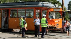 Маскирани пребиха пътниците в столичен трамвай 