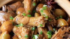 Една рецепта за пиле с кестени, която ще направи есента по-приятна