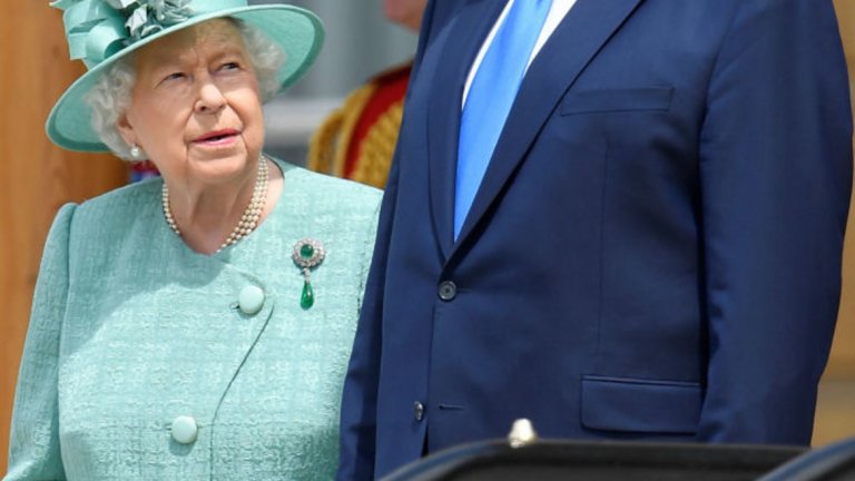 Кралицата посрещна Доналд Тръмп в Бъкингамския дворец