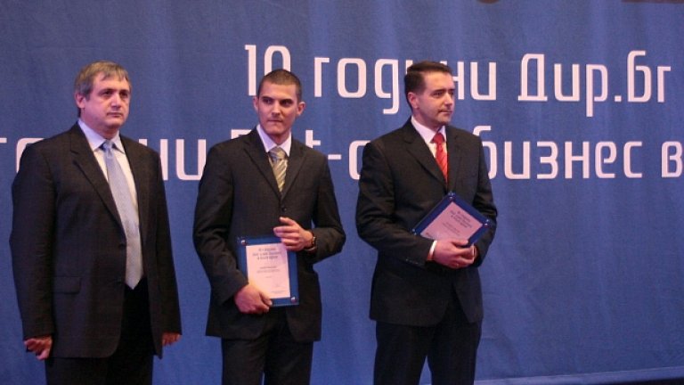 Преди 2 години Владимир Жеглов (вляво) отпразнува 10 годишнината на Dir.bg