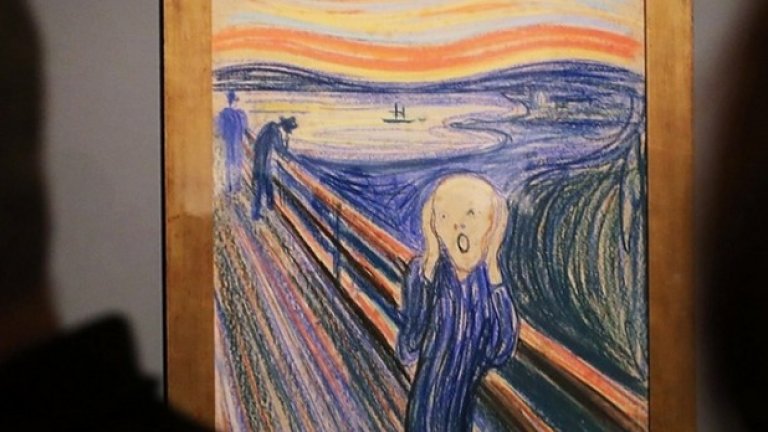 9. Едвард Мунк, "Писъкът" (1893)
Лудостта е модерно състояние в това произведение на изкуството, което има яснотата на теорема. "Писъкът" е универсален. Така ни кара да се чувстваме животът сега, казва Мунк. Далеч от патологията, засягаща отделни хора, желанието да крещиш от болка и самота под променящо се небе е нормална, здрава реакция на безумен свят. Мунк извежда художествената преоценка на психичните заболявания, започнала в ерата на романтизма, до логичното й заключение: няма Бедлам, лудница е целият свят.