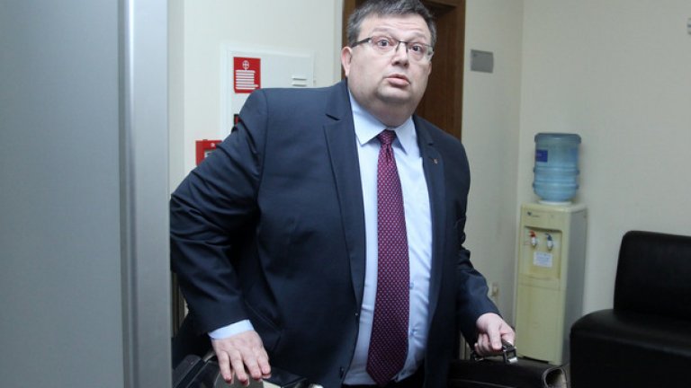 Цацаров видя новите си правомощия като популизъм