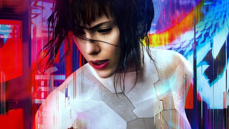 От азиатка в бяла: Скарлет Йохансон в "Дух в броня" (Ghost in the Shell)
Игралната адаптация на легендарните японски анимета си навлече критики, след като за главната роля беше избрана Скарлет Йохансон. Не помогнаха и новините, че е имало тестове на визуални ефекти, които да дадат на бели актьори азиатски черти. По-интересното тук е друго - скандалът е по-голям в САЩ, докато в Япония решението е прието с разбиране. Режисьорът на оригинала също защити решението, но споровете около избора на Йохансон останаха.