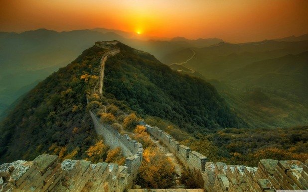 Обрасли участъци от Великата Китайска стена. Огромни части от Стената не могат да бъдат почистени и са напълно занемарени