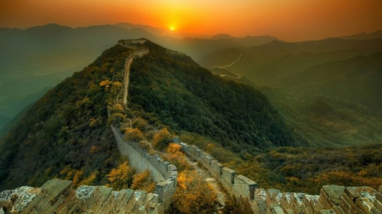 Обрасли участъци от Великата Китайска стена. Огромни части от Стената не могат да бъдат почистени и са напълно занемарени