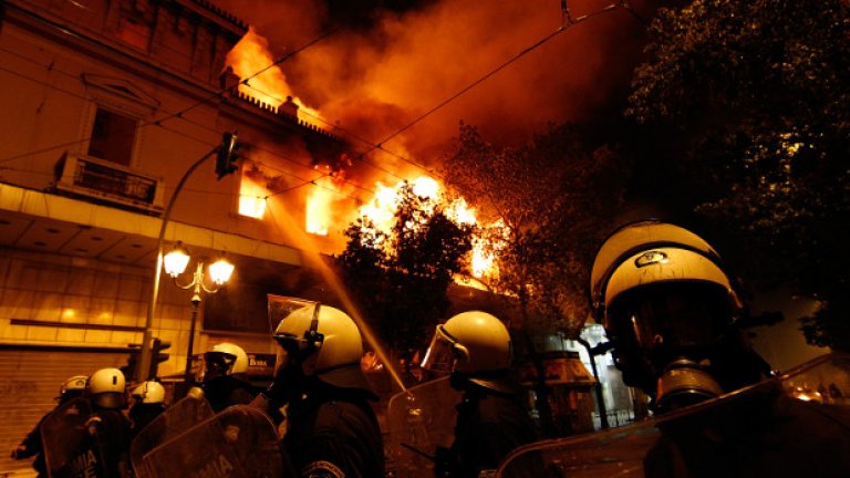 Огън и ужас в Атина