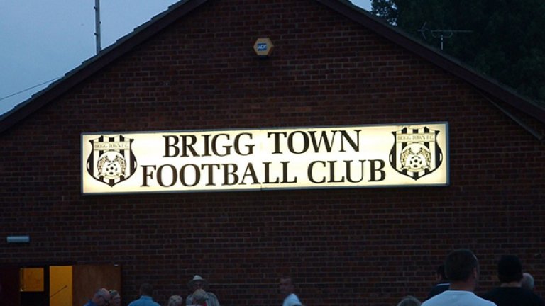 8. Бриг Таун - Brigg Town F.C. (1864)
Този малък клуб от град Бриг е създаден през 1864. Сега 
играе в Northern Premier League Division One South, 
което е осмото ниво на Острова.