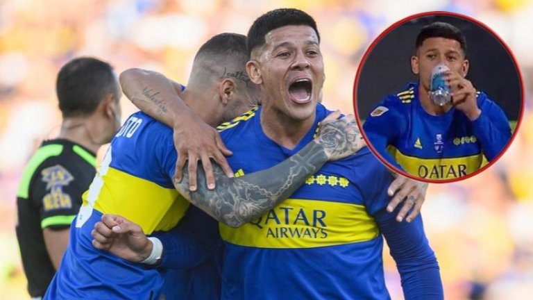 Така се празнува титла - с цигара, бира и парче пица още на терена