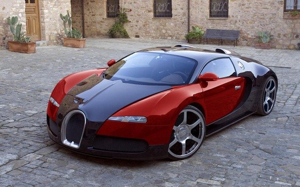 Перфектен пример: Bugatti Veyron. Другият тип е безсрамно луксозният тип, замислен и да излъчва атмосфера на огромно богатство, и да осигурява декадентски нива на комфорт на пребиваващите вътре. 