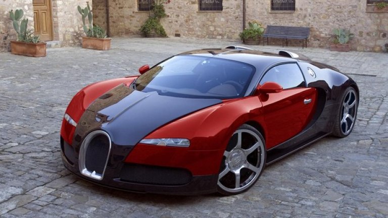 Перфектен пример: Bugatti Veyron. Другият тип е безсрамно луксозният тип, замислен и да излъчва атмосфера на огромно богатство, и да осигурява декадентски нива на комфорт на пребиваващите вътре. 