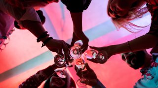 алкохол, чаши, пиење, навивање, забава, собирање, прослава