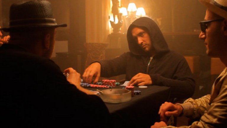 Нямаме положителен пример. Единственият образ за съвременния българин, който изграждаме, е този на гангстера/мафиота/корумпирания политик и/или дребния печалбар. А това е обидно за всеки честен и работлив човек в тази страна - той остава без образ, в който да се припознае