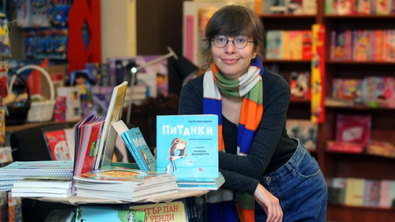 Петя Кокудева работи като копирайтър, въпреки че реално е приказен магьосник с думи вместо вълшебна пръчица.