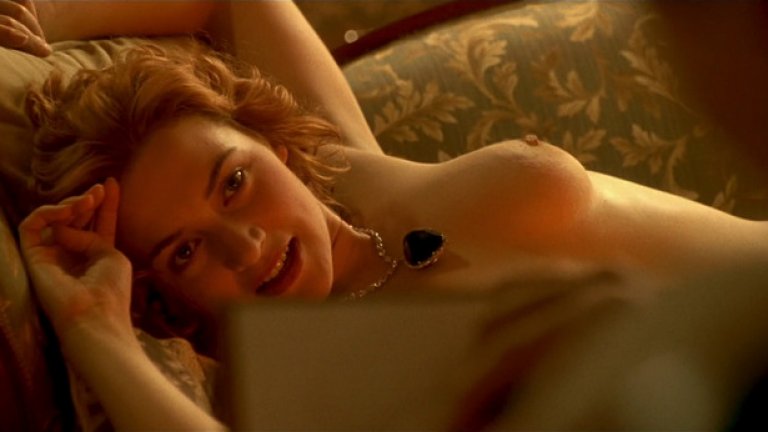 Кейт в гола сцена като 17-годишната Роуз в класиката на Джеймс Камерън "Титаник".