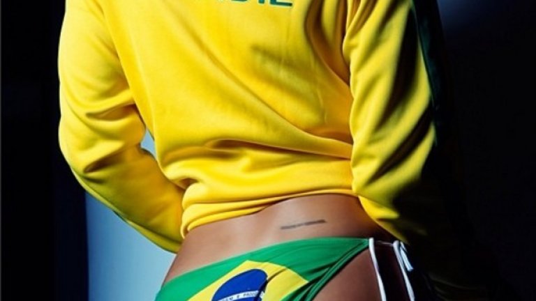 Селасао е секси, а на тялото на Ливия изглежда просто неустоимо.