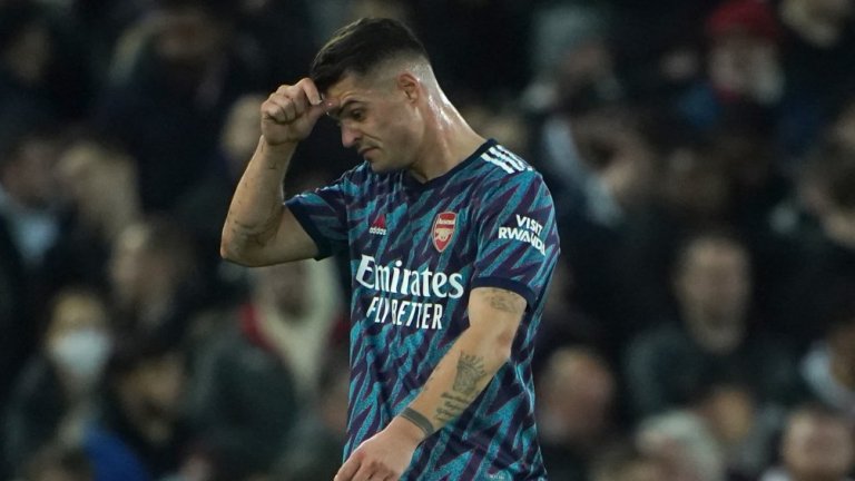 Звезда на Арсенал се замеси в скандал със съмнителен жълт картон за 250 хиляди паунда