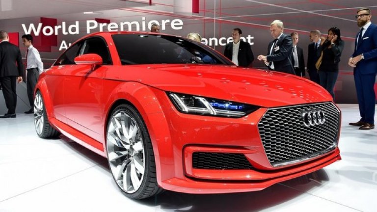 Audi TT Sportback
Дизайнерите на Audi продължават да експлоатират и развиват вечния хит ТТ. Вече видяхме офроуд и shooting brake вариант на автомобила, сега дойде ред на концепцията Sportback.
Тук се виждат много дизайнерски решения, взети директно от новия ТТ, както и елементи от първото поколение на модела и други акценти, характерни за всички актуални модели на Audi.
Концептът е получил още врати – вече са 4, а огромните 21-инчови колела спомагат за това колата за запази пропорциите си на купе.
От Audi обясняват, че Sportback Concept има мощност 400 конски сили, а при скорост 60 км/ч се активират лазерните фарове на колата.