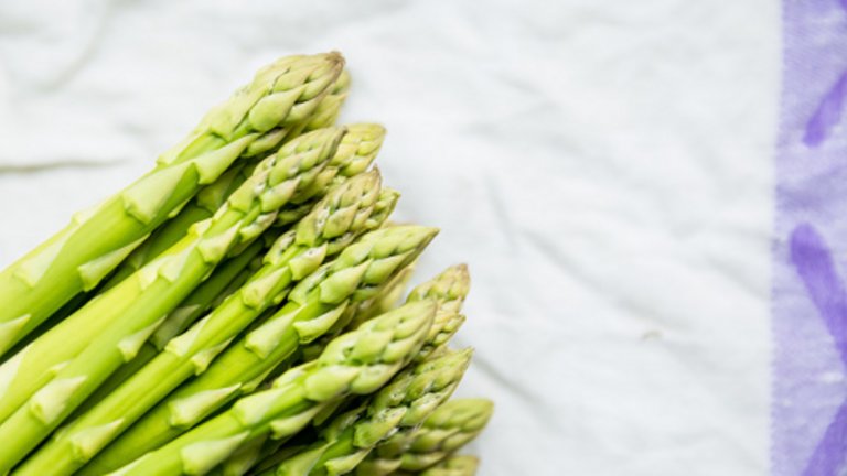 Аспержи - 25 калории / 100 гр. 
Консумацията на свежи аспержи спомага за правилната честота на дишане. Те не се усвояват веднага, а задвижват метаболизма за по-дълго време. Тази метаболитна активност включва приема на кислород, разграждането на скорбяла и захари и освобождаването на въглероден диоксид.
Аспержите са почитани във фитнес средите заради свойството си на естествен диуретик (изхвърлят ненужната вода от организма).