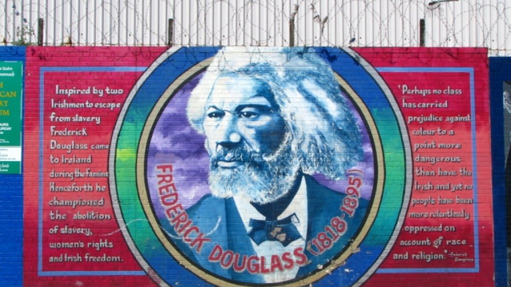 Mural,_Falls_Road,_Belfast_(2)_-_geograph.org.uk_-_802504