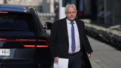 Служебният вътрешен министър Емил Дечев посочва, че няма пречка в това МВР да защитава магистрати