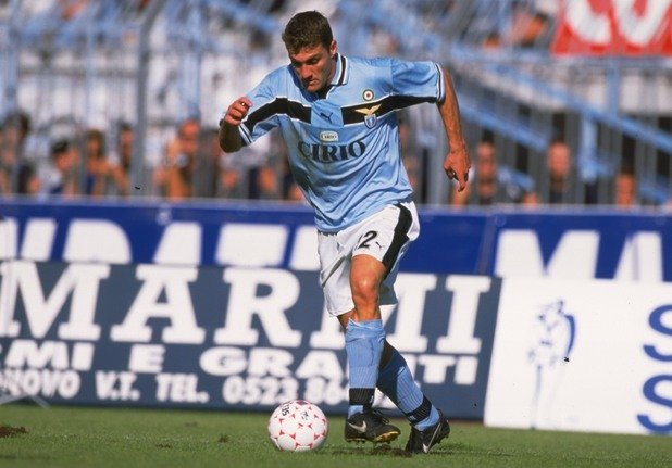 Най-скъпият футболист в света. Такъв беше Кристиан Виери в началото на юни 1999-а след трансфера си от Интер в Лацио. „Нерадзурите“ платиха 33 млн. евро за Бобо, добавяйки и Диего Симеоне в сделката, достигайки цена от 45 млн. - рекорд по онова време.