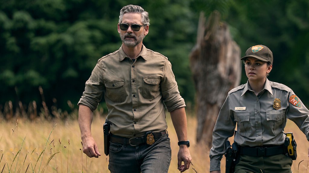 UNTAMED
Къде: в Netflix
Ерик Бана влиза в ролята на федерален агент, който разследва мистериозната смърт на млада жена в национален парк Йосемити. Първоначално смятано за инцидент, падането ѝ се оказва част от по-дълбока мрежа от тайни и престъпления.