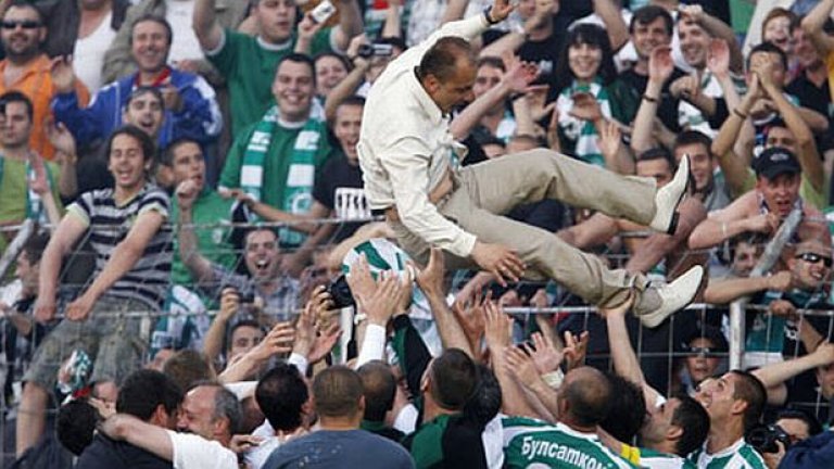 Безспорно, най-големия си успех специалистът постигна под Аязмото, след като през 2010 година спечели Купата на България.